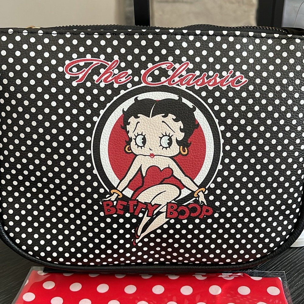 Betty Boop Bundle- Satchel/Crossbody, Socks and Twilly - Picture 5 of 9